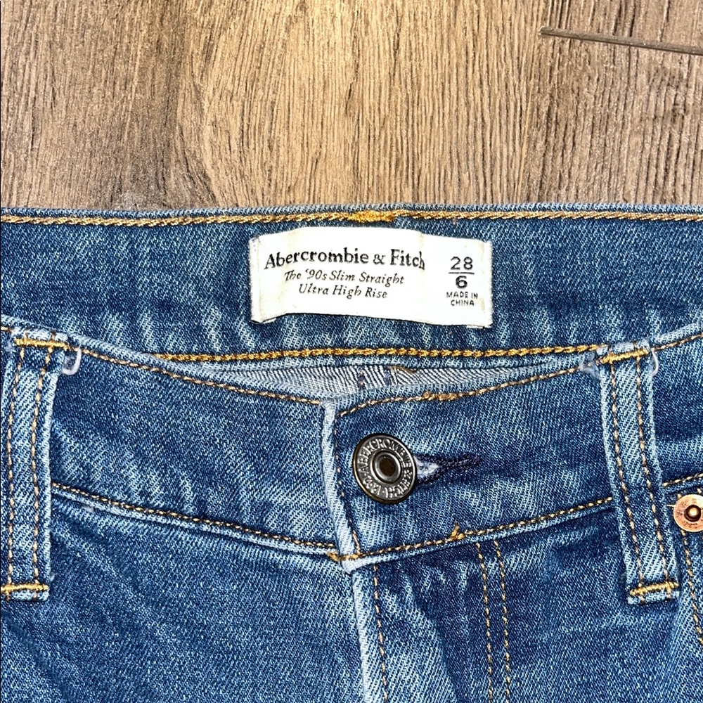 Abercrombie & Fitch The 90s Slim Straight Jean Ultra High Rise - Picture 2 of 8